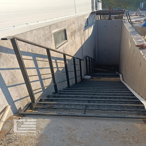 Металлоконструкции спусков в подвалы